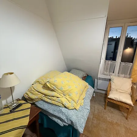 Apartment With Eiffel Tower View *