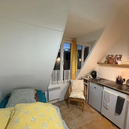 Apartment With Eiffel Tower View *